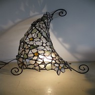 Appliques murales en morceaux de verre polis.